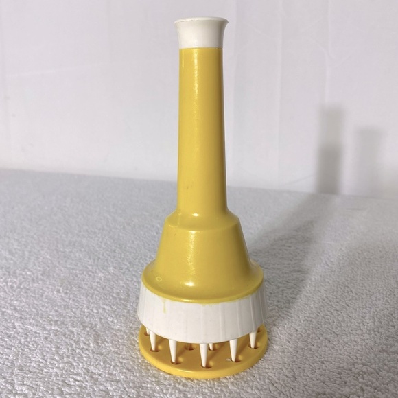Vintage MCM Yellow Manual Spring Loaded Meat Tenderizer - Picture 4 of 12